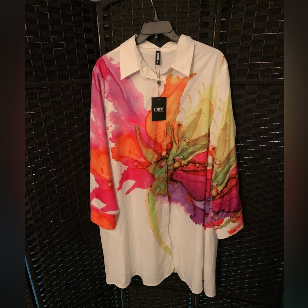 Luxurious midi shirt dress.